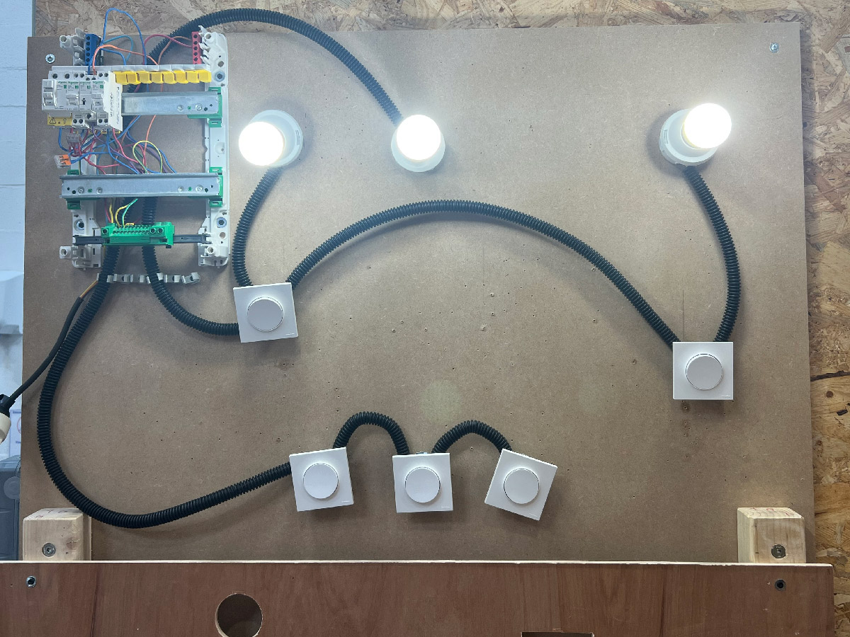 Addition of a third push-button and installation of a toggle switch to control two light points.