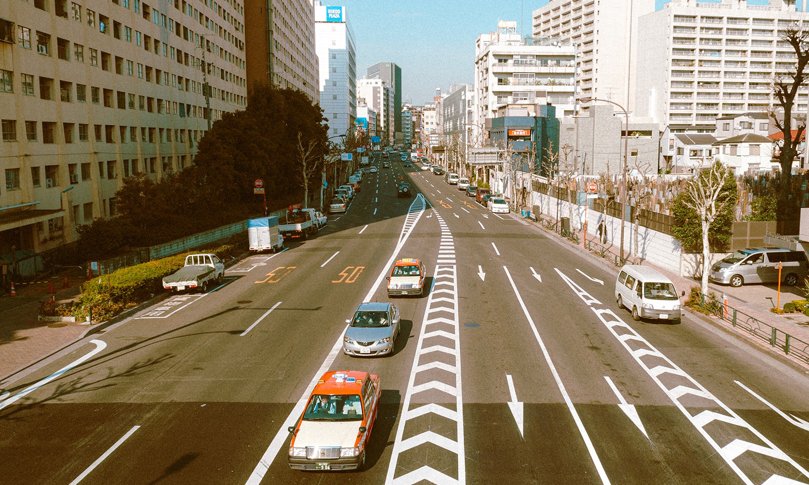 Gaien-Nishi-dori from Tengenji Bridge • 外苑西通り（天現寺橋より）