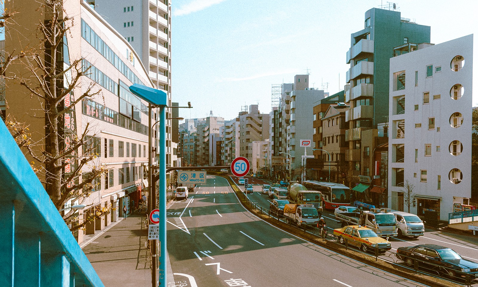 Meiji-dori from Tengenji Bridge • 明治通り（天現寺橋より）